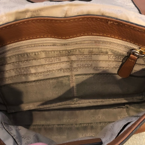 Micheal Kors Purse - Picture 7 of 8